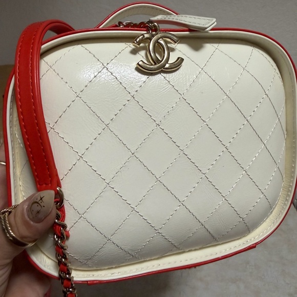 CHANEL Handbags - Chanel Vanity Matelasse Leather 2way Bag White Red